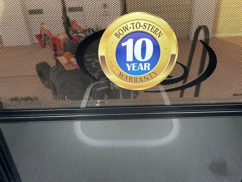 Slide: The Image of 2024 Barletta Lusso 25UCA with 10-year bow-to-stern warranty badge. - 46