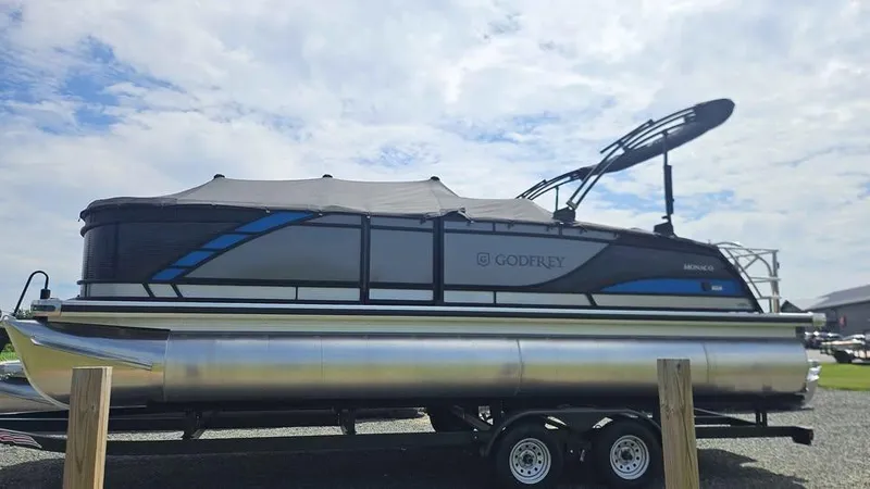 The Image of Godfrey MONACO 235 DUAL FLIP LOUNGE 2024 - 1