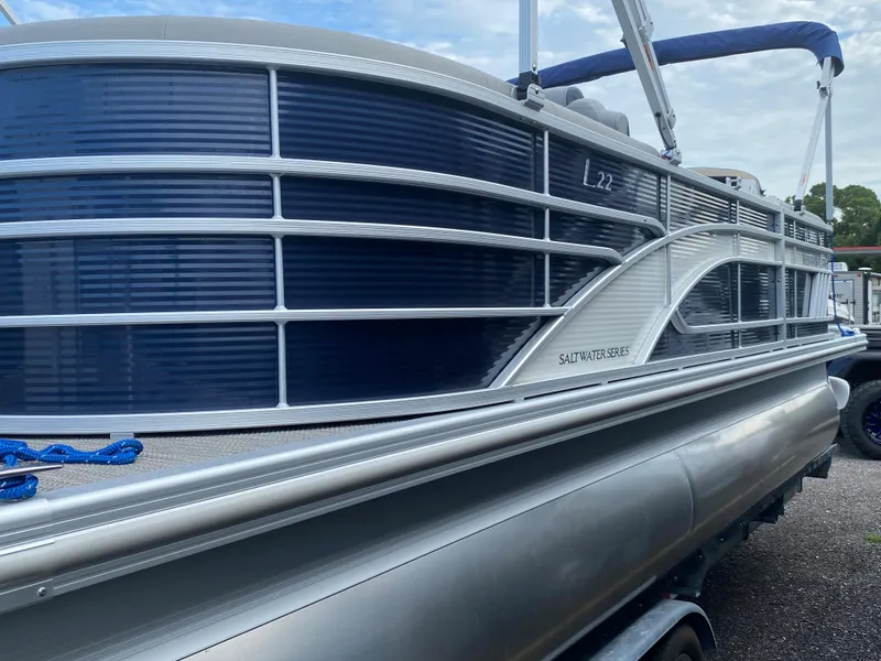 Slide: The Image of 2022 Bennington 22LSR pontoon boat with blue and silver exterior. - 9