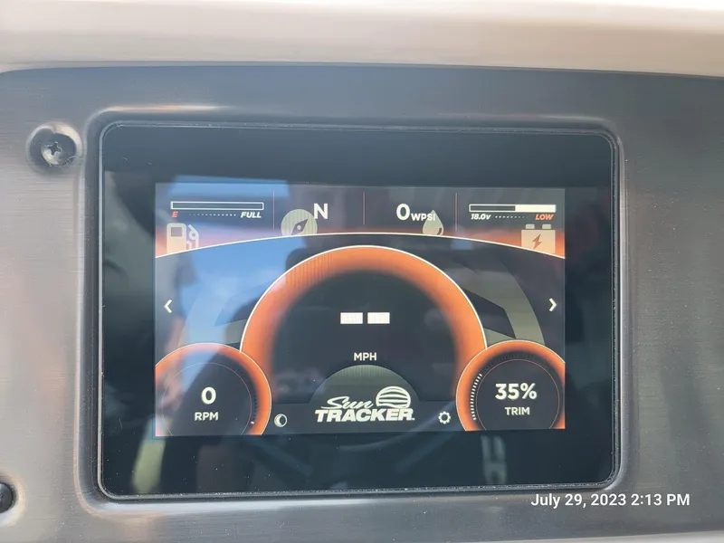 Slide: The Image of 2024 Sun Tracker SportFish 22 XP3 pontoon boat on trailer. - 7