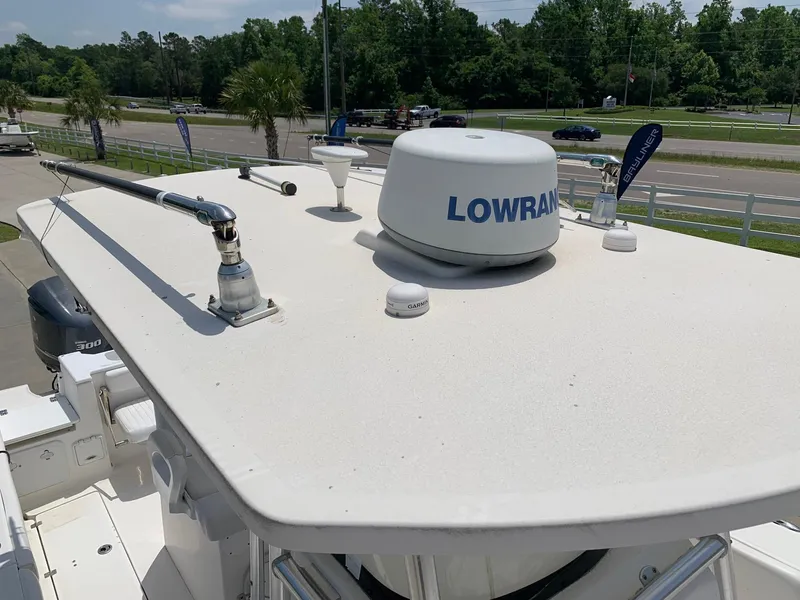 Slide: The Image of 2013 Sea Fox 286 CC boat with Lowrance radar on the roof. - 9