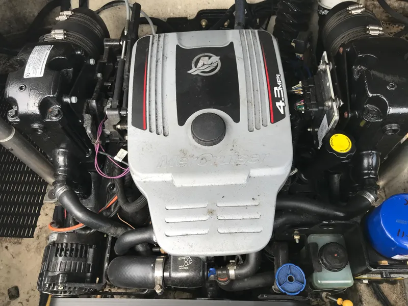 Slide: The Image of 2010 Monterey 214FS boat engine, 4.3L MPI MerCruiser, top view. - 26