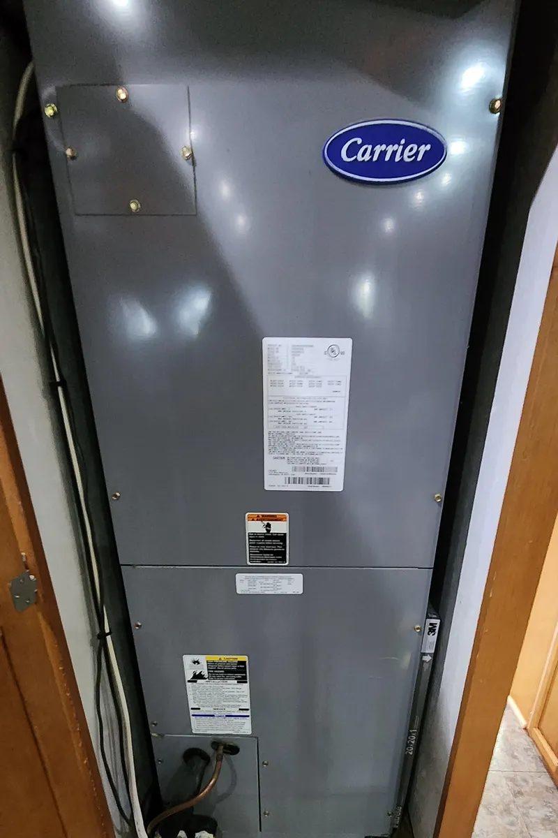 Slide: The Image of Carrier HVAC unit in 2007 Destination Yachts 16x58 houseboat. - 45