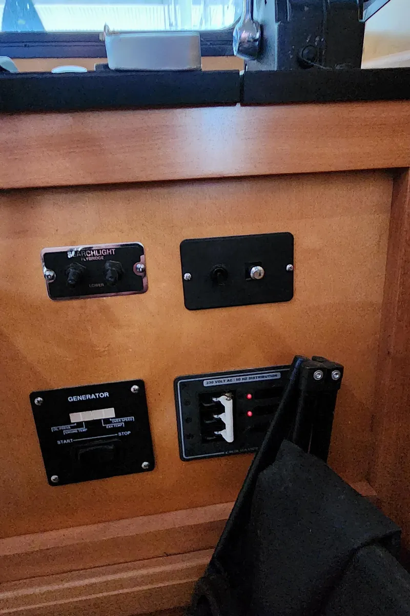 Slide: The Image of Control panel on a 2007 Destination Yachts 16x58 houseboat. - 47