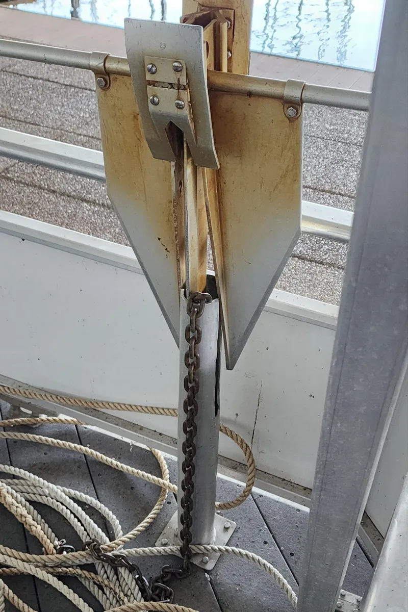 Slide: The Image of Anchor and chain on a 2007 Destination Yachts 16x58 houseboat. - 8