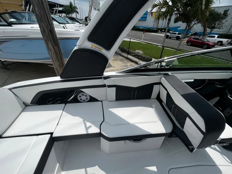 Slide: The Image of 2024 Monterey 275 Super Sport boat interior with white and black seating. - 10