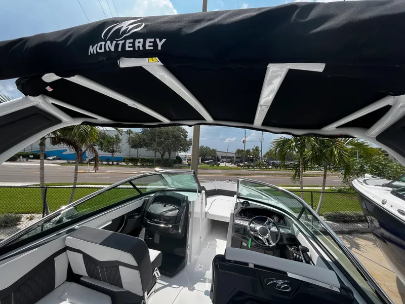 Slide: The Image of 2024 Monterey 275 Super Sport boat interior with black canopy and modern dashboard. - 29