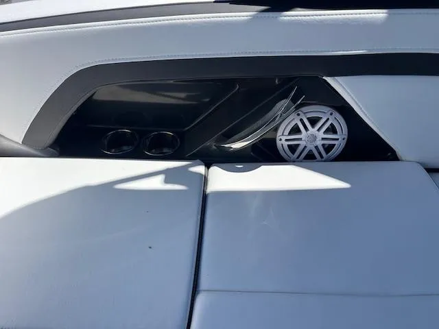 Slide: The Image of 2024 Monterey 275 Super Sport boat interior with speaker and cup holders. - 33