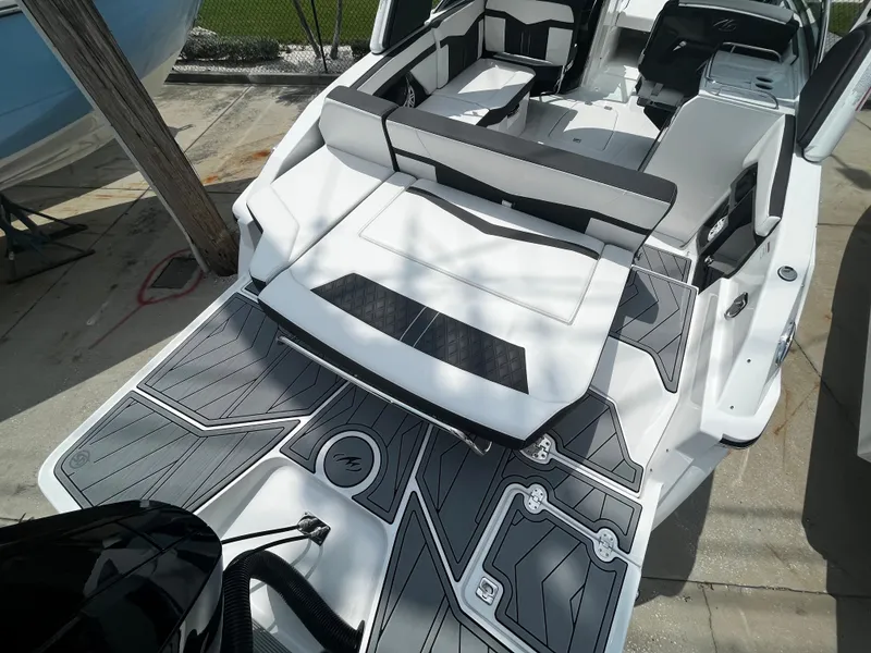 Slide: The Image of 2024 Monterey 275 Super Sport boat interior with modern seating and deck design. - 6
