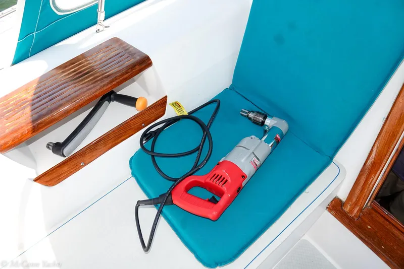 Slide: The Image of Catalina 42 1991 - 86