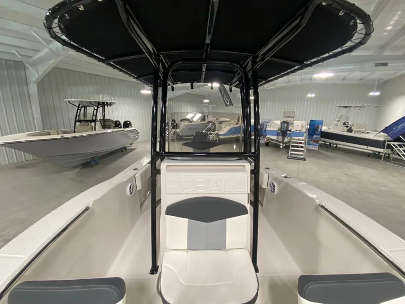 Slide: The Image of 2024 Robalo 202 EXPLORER boat interior in showroom. - 19