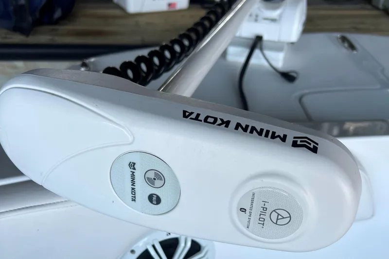 Slide: The Image of Minn Kota i-Pilot trolling motor on a 2022 Tahoe 2150 CC boat. - 29