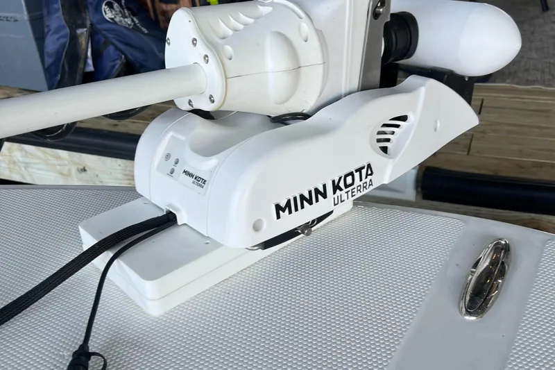 Slide: The Image of Minn Kota Ulterra motor on 2022 Tahoe 2150 CC boat. - 30