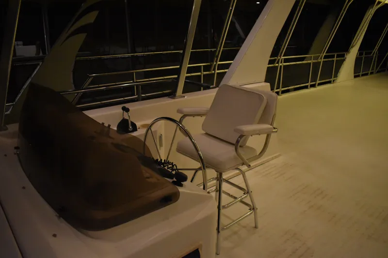 Slide: The Image of Captain's chair and helm of 2006 Sumerset Double Dippin houseboat at night. - 32