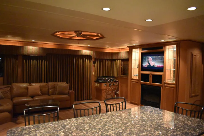 Slide: The Image of Luxurious interior of 2006 Sumerset Double Dippin houseboat with leather seating and granite countertops. - 34