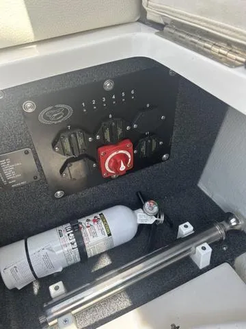 Slide: The Image of Cobalt R7 Surf 2021 - 50