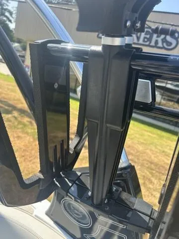 Slide: The Image of Cobalt R7 Surf 2021 - 52