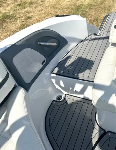 Slide: The Image of Cobalt R7 Surf 2021 - 54