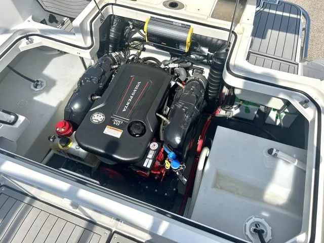 Slide: The Image of Cobalt R7 Surf 2021 - 56