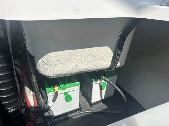 Slide: The Image of Cobalt R7 Surf 2021 - 60