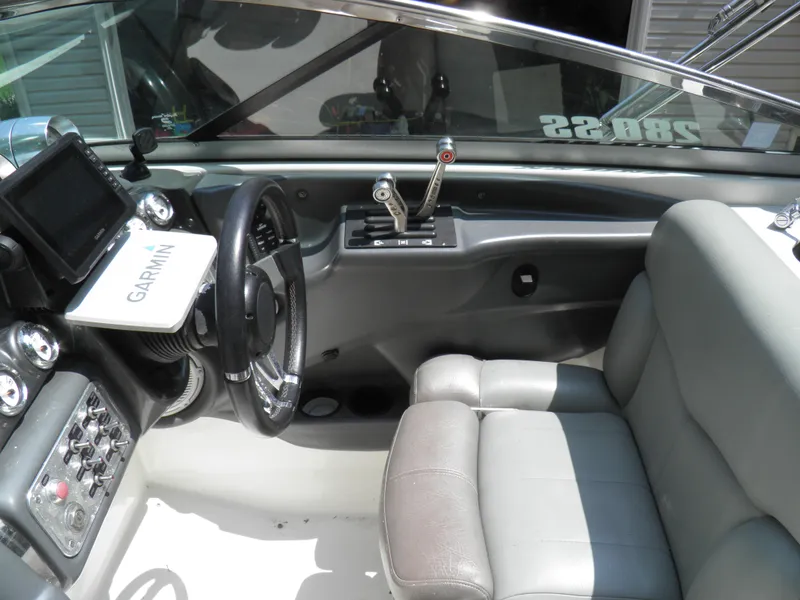 Slide: The Image of 2006 MasterCraft 280 SST boat interior with Garmin navigation system and dual throttle controls. - 10