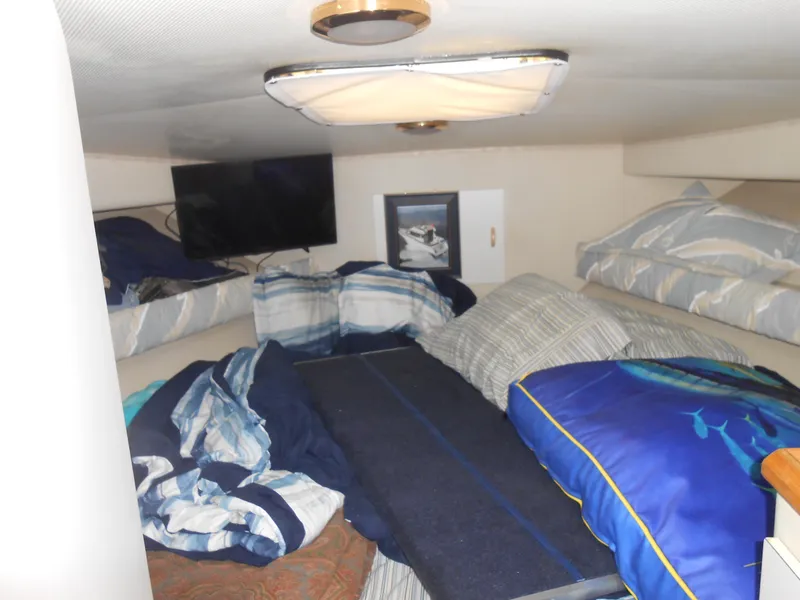 Slide: The Image of 1989 Chris-Craft Amerosport 320 cabin interior with bedding and TV setup. - 15