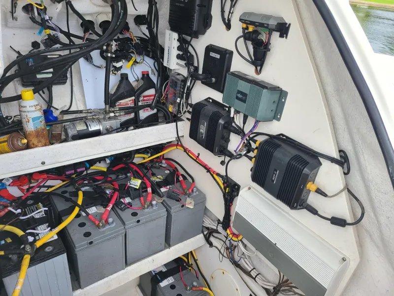 Slide: The Image of 2009 Glasstream 360 SCX boat electrical system with batteries and wiring. - 21