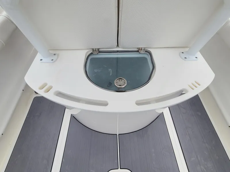 Slide: The Image of 2009 Glasstream 360 SCX boat interior with livewell and seating. - 26