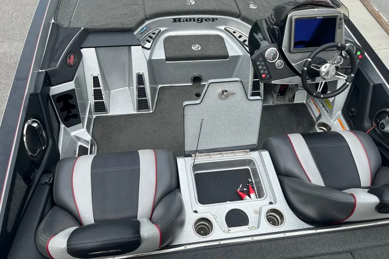 Slide: The Image of 2016 Ranger Z520C boat interior with dual seats and control console. - 10