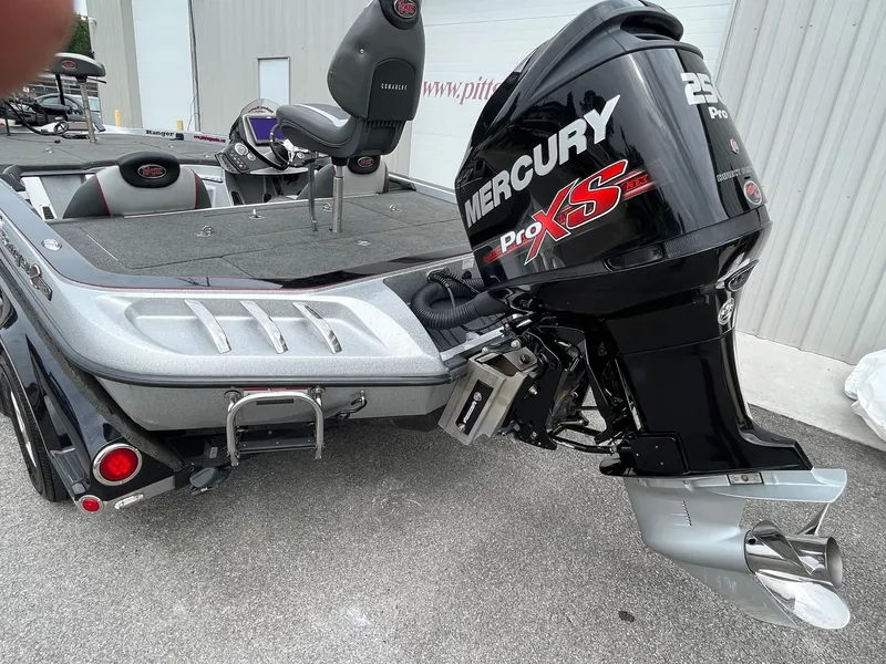 Slide: The Image of 2016 Ranger Z520C boat with Mercury Pro XS 250 outboard motor. - 14