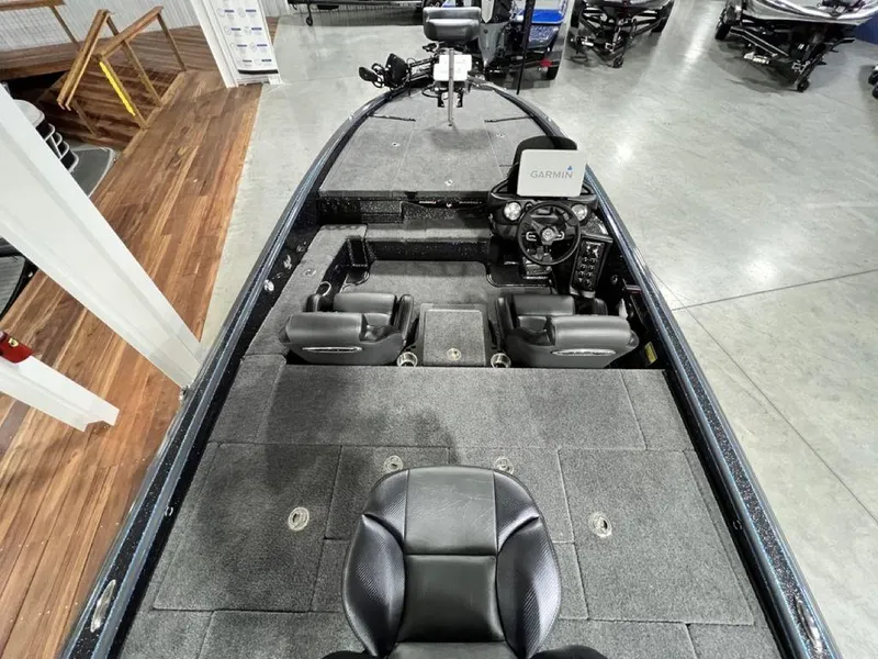 Slide: The Image of 2024 Phoenix 920 Elite boat interior with Garmin navigation system. - 30