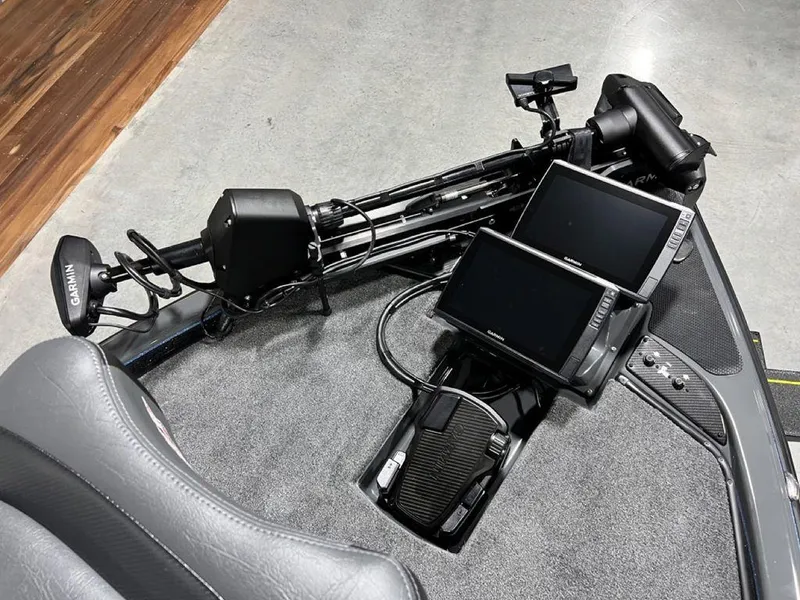 Slide: The Image of 2024 Phoenix 920 Elite boat with advanced Garmin electronics and dual screens. - 6