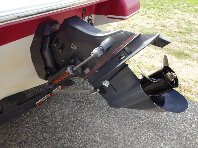 Slide: The Image of 1993 Chris-Craft 197 Concept boat outboard motor and propeller. - 6