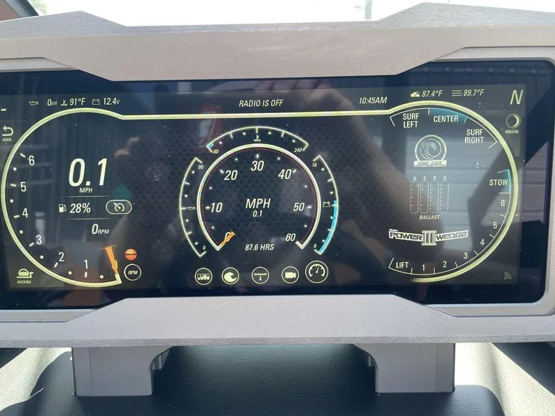 Slide: The Image of Malibu M220 2023 - 2