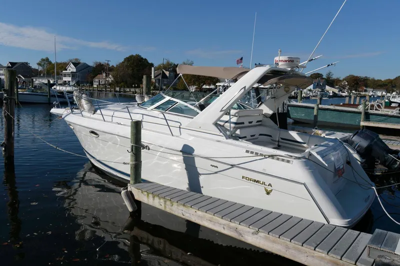 The Image of 2000 Formula 31 PC boat docked at a marina on a sunny day. - 0