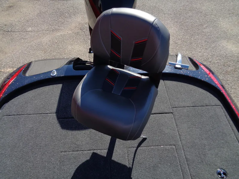 Slide: The Image of 2024 Nitro Z19 Pro boat seat on deck. - 10
