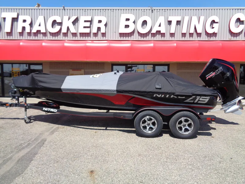 Slide: The Image of 2024 Nitro Z19 Pro boat with cover at Tracker Boating Center. - 11
