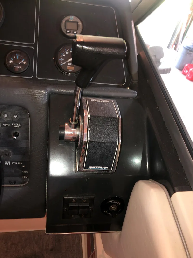 Slide: The Image of 1991 Sea Ray 250 Weekender boat throttle control and dashboard instruments. - 28