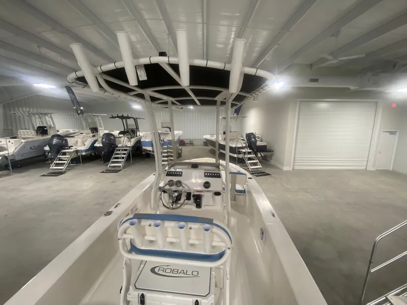 Slide: The Image of 2024 Robalo 206 Cayman boat in indoor showroom, view from stern. - 7