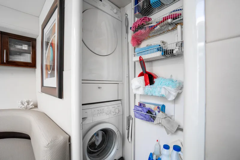 Slide: The Image of Lazzara Yachts LSX 75 2008 - 18