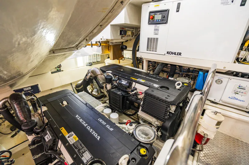 Slide: The Image of Lazzara Yachts LSX 75 2008 - 47