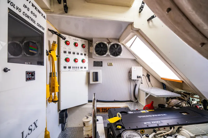 Slide: The Image of Lazzara Yachts LSX 75 2008 - 50