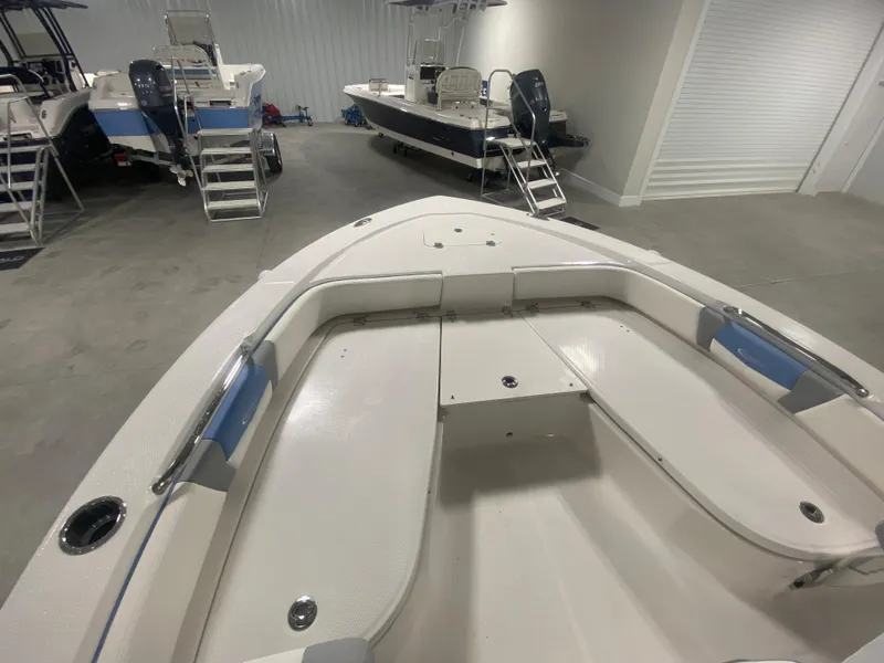 Slide: The Image of 2024 Robalo 206 Cayman boat interior in showroom. - 19