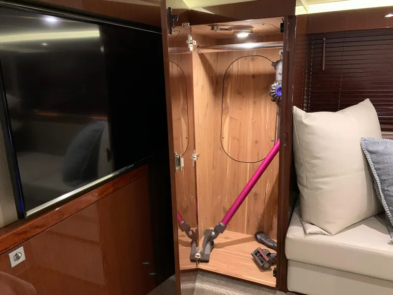 Slide: The Image of Sea Ray Sundancer 460 2017 - 51