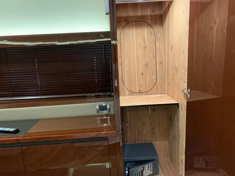 Slide: The Image of Sea Ray Sundancer 460 2017 - 52