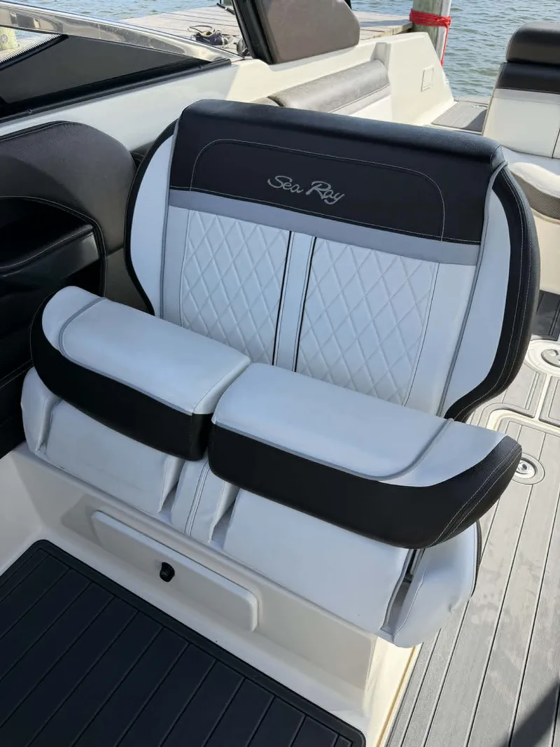 Slide: The Image of Sea Ray 280 SLX 2016 - 16