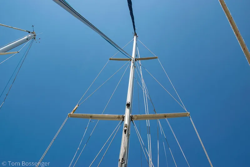 Slide: The Image of Mast of 1997 Island Packet 45 sailboat against clear blue sky. - 47
