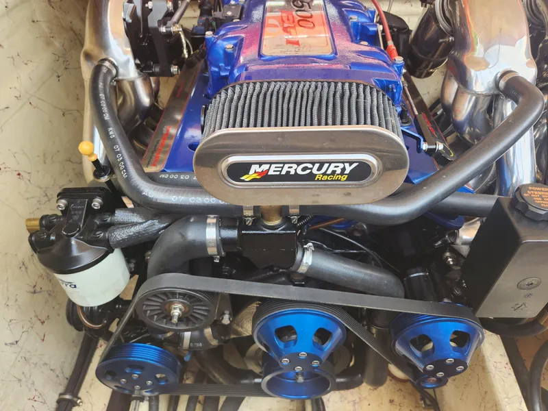 Slide: The Image of 2004 Eliminator 380 Eagle engine with Mercury Racing components. - 12