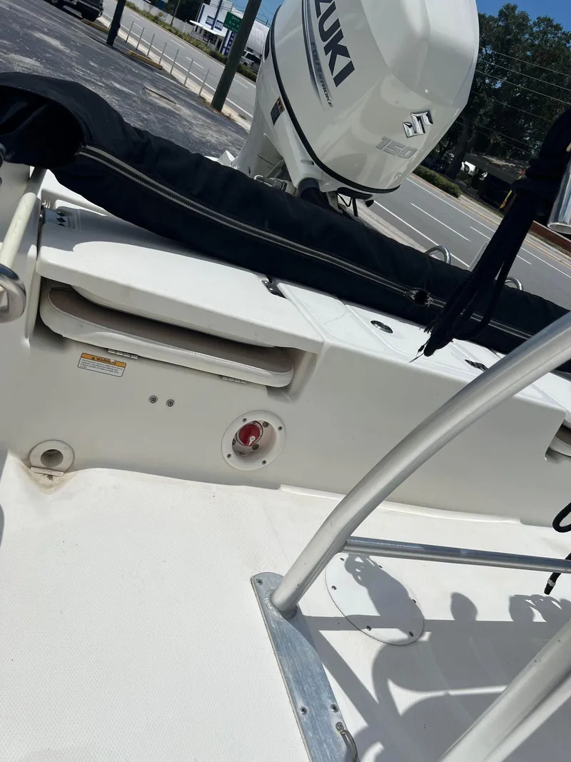 Slide: The Image of 2015 NauticStar 2110 Sport boat interior with Suzuki outboard motor. - 21