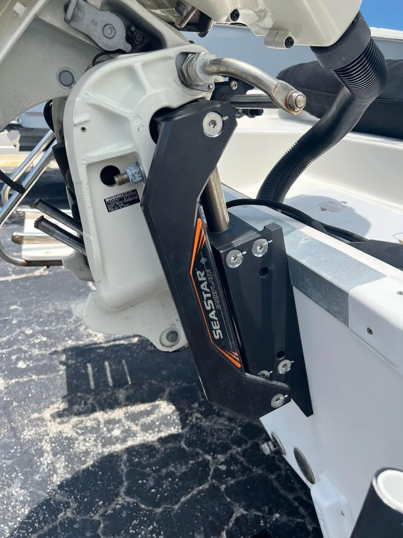 Slide: The Image of 2015 NauticStar 2110 Sport boat with SeaStar hydraulic steering system. - 22